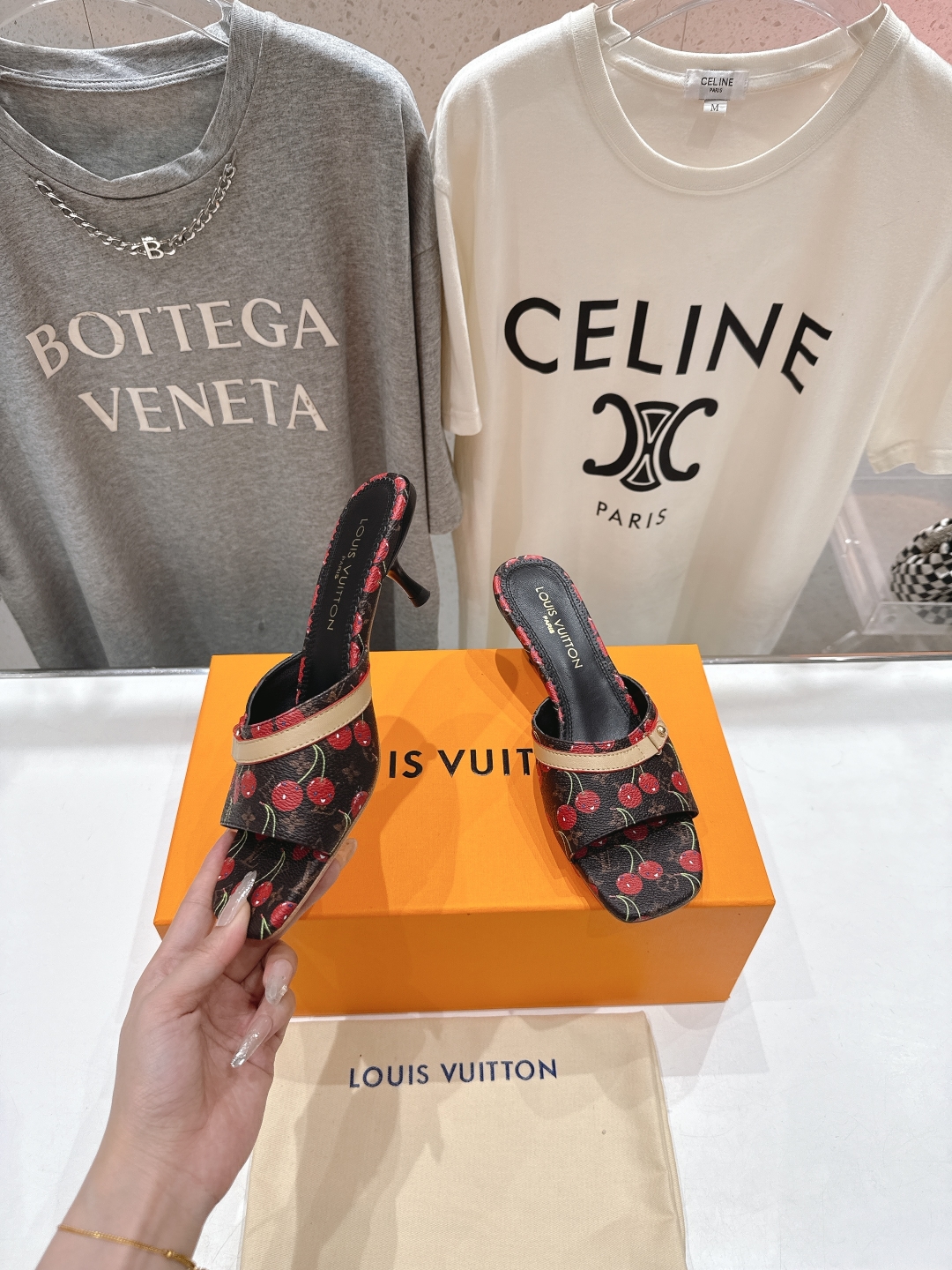 高版本出厂
  Louis Vuitton ss25 new arrival LV驴牌春夏新品系列高跟拖