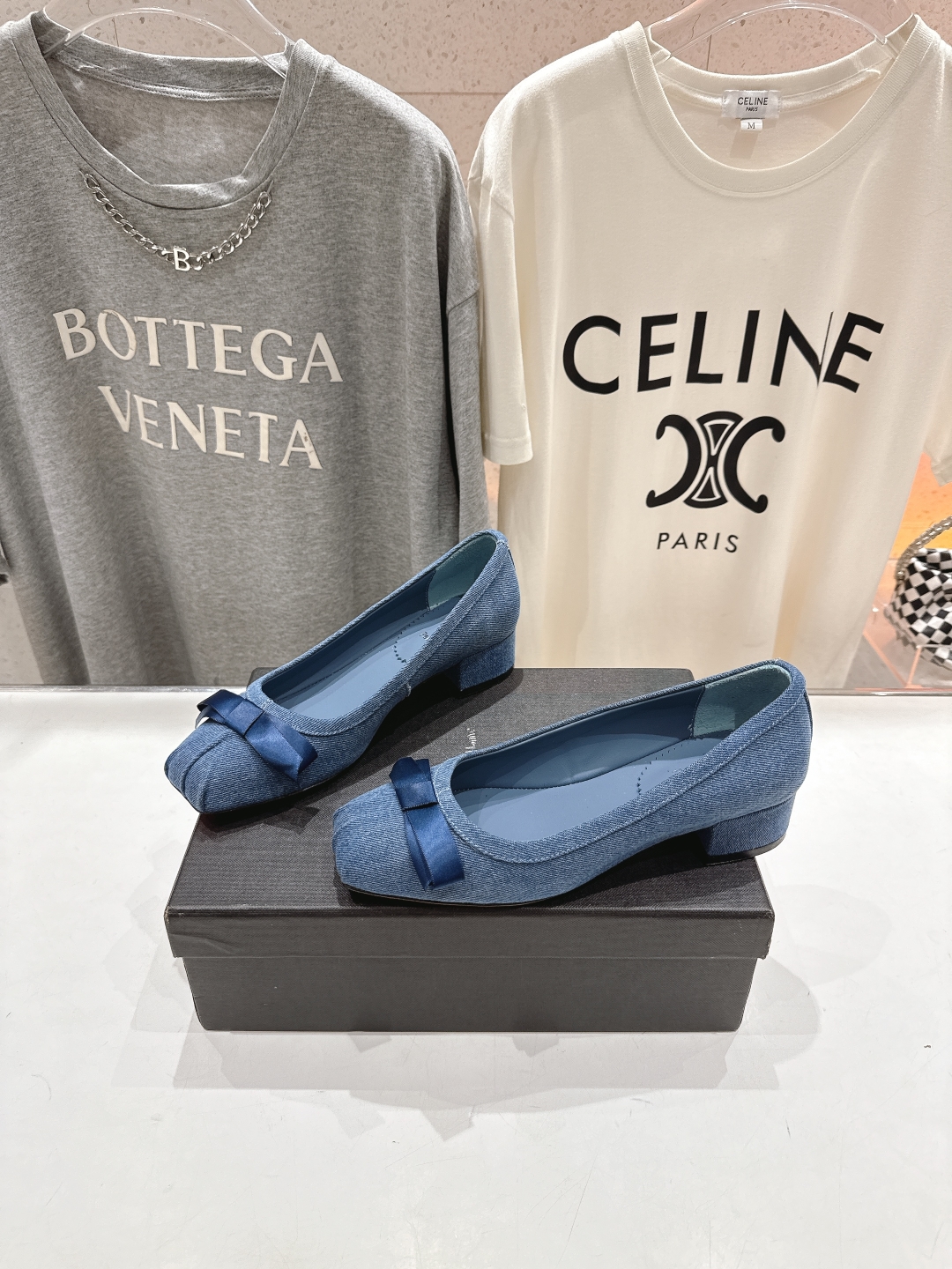 高版本出厂
  Giuseppe zanotti 与 Christian Loubouti 推出首个联名