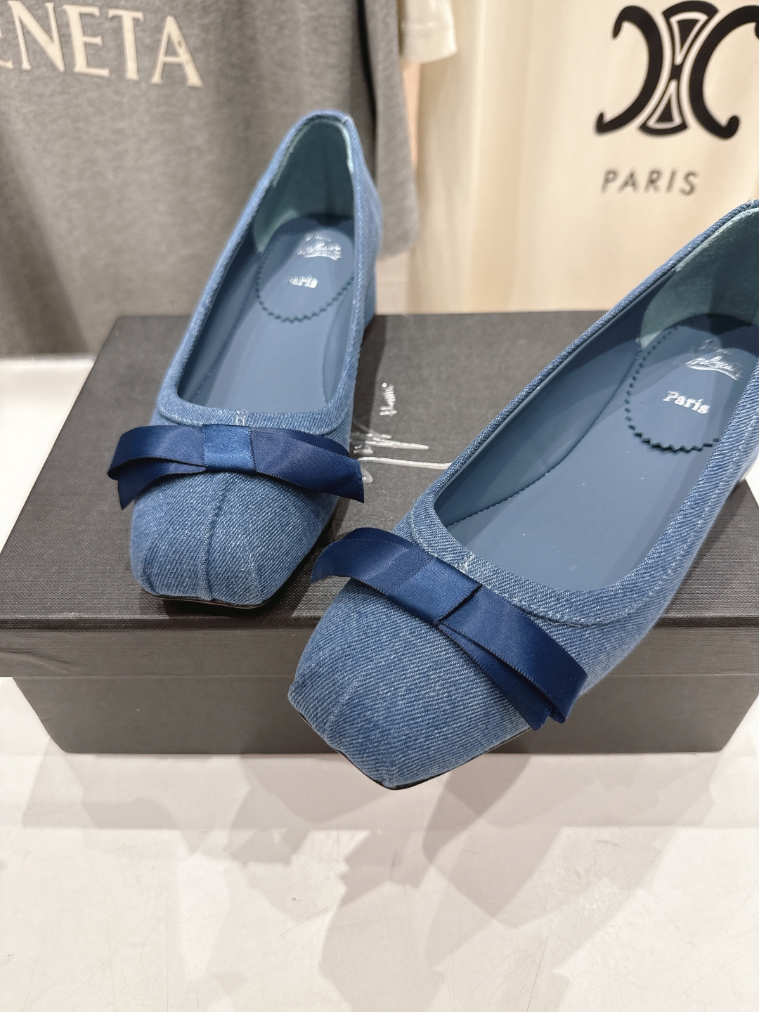 高版本出厂
  Giuseppe zanotti 与 Christian Loubouti 推出首个联名