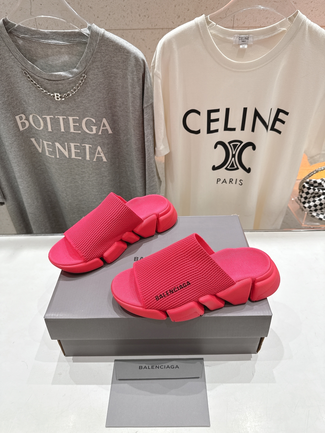 高版本出厂   男码+10
  Balenciaga/巴黎世家25ss最新爆款夏季厚底沙滩针织拖鞋～情侣