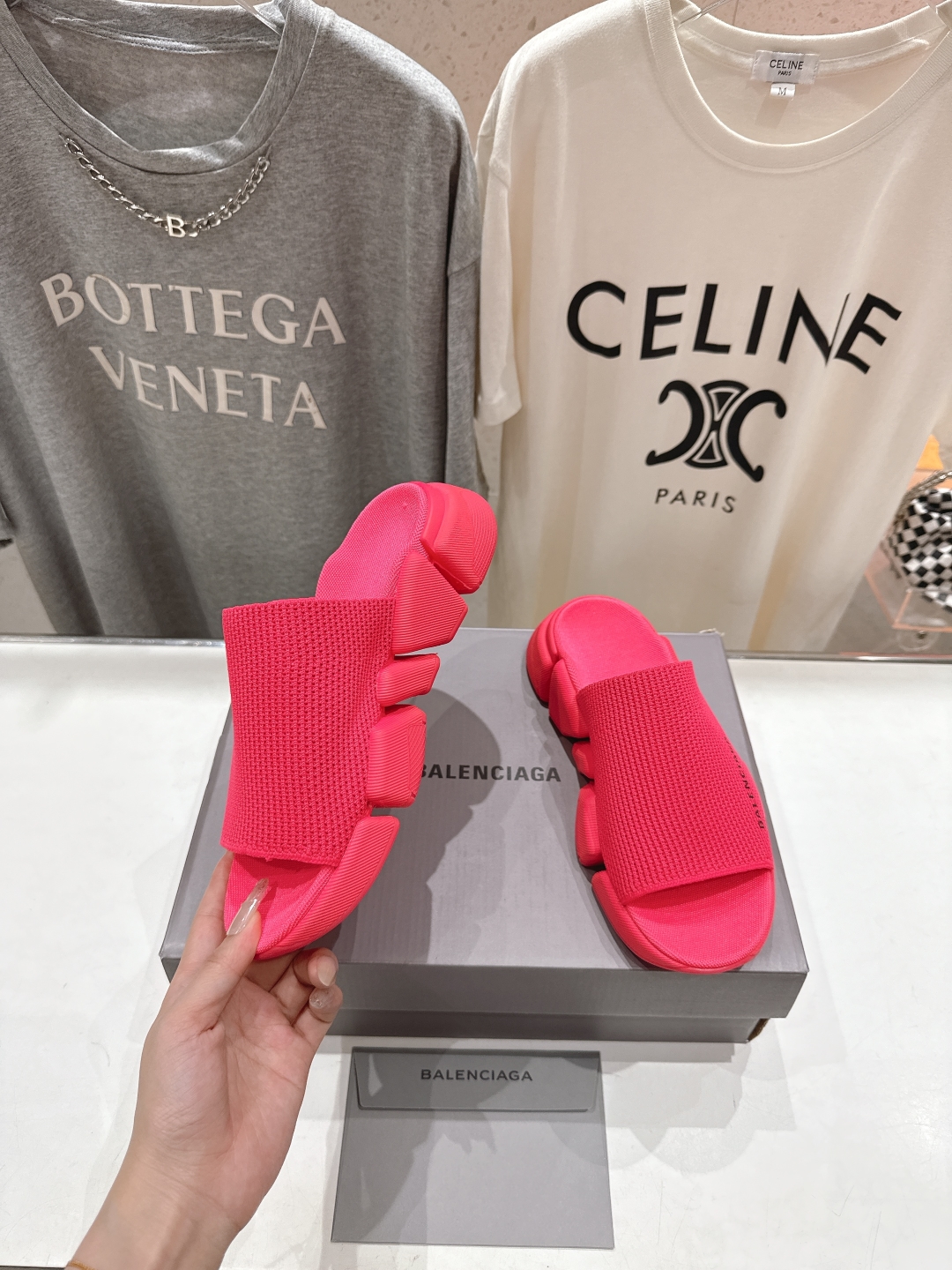 高版本出厂   男码+10
  Balenciaga/巴黎世家25ss最新爆款夏季厚底沙滩针织拖鞋～情侣