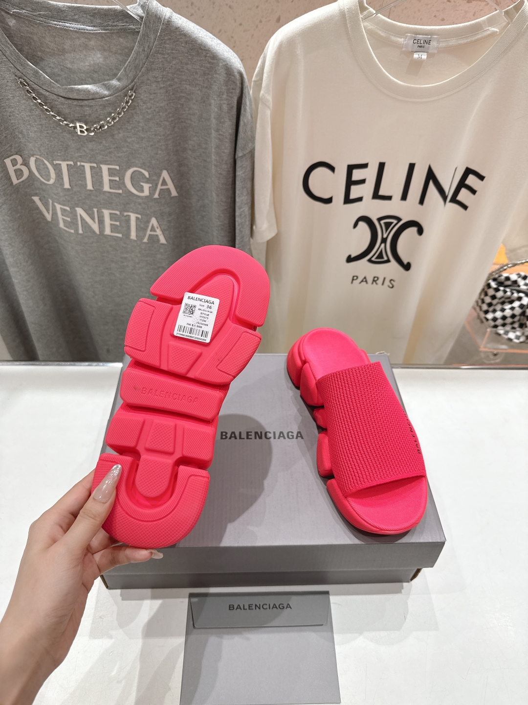 高版本出厂   男码+10
  Balenciaga/巴黎世家25ss最新爆款夏季厚底沙滩针织拖鞋～情侣