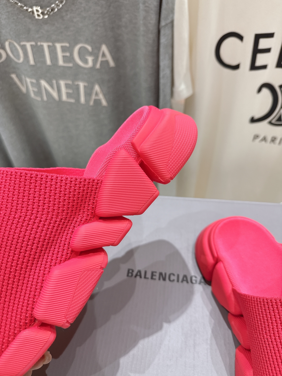 高版本出厂   男码+10
  Balenciaga/巴黎世家25ss最新爆款夏季厚底沙滩针织拖鞋～情侣