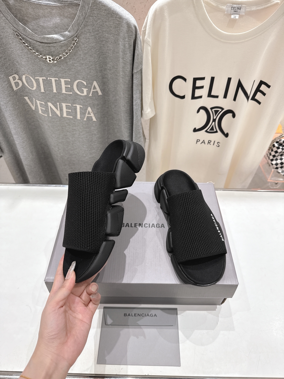 高版本出厂   男码+10
  Balenciaga/巴黎世家25ss最新爆款夏季厚底沙滩针织拖鞋～情侣