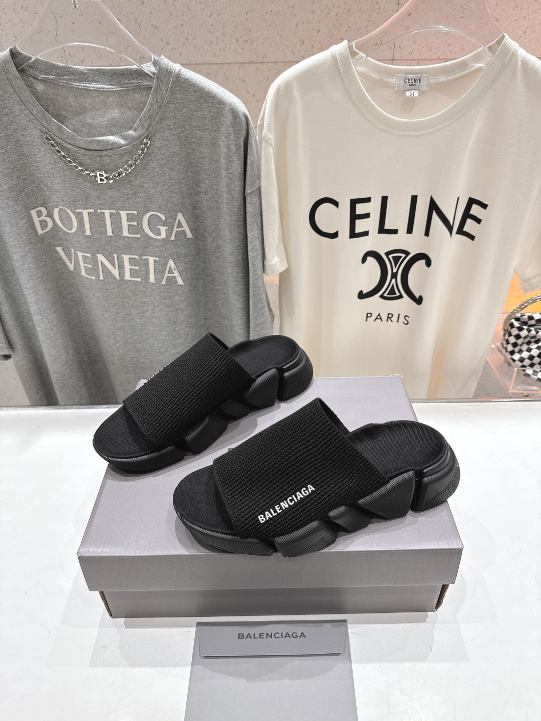 高版本出厂   男码+10
  Balenciaga/巴黎世家25ss最新爆款夏季厚底沙滩针织拖鞋～情侣
