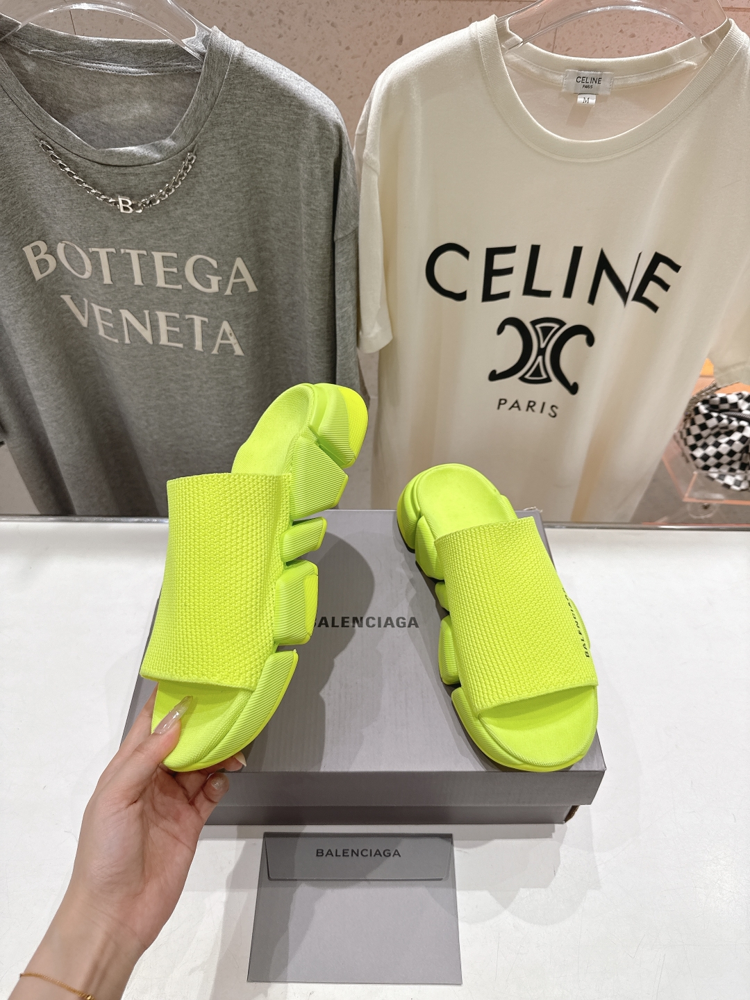 高版本出厂   男码+10
  Balenciaga/巴黎世家25ss最新爆款夏季厚底沙滩针织拖鞋～情侣