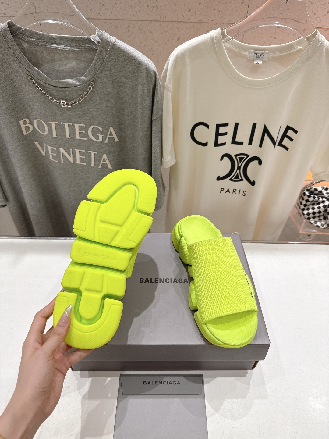 高版本出厂   男码+10
  Balenciaga/巴黎世家25ss最新爆款夏季厚底沙滩针织拖鞋～情侣