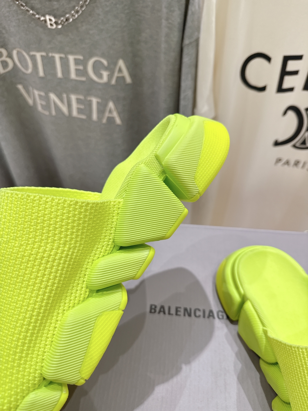 高版本出厂   男码+10
  Balenciaga/巴黎世家25ss最新爆款夏季厚底沙滩针织拖鞋～情侣