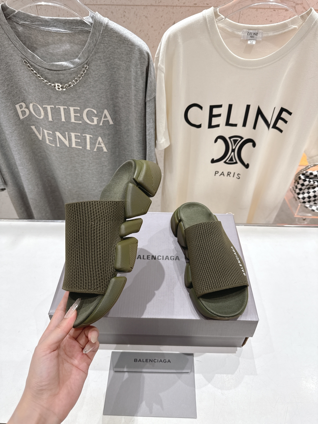 高版本出厂   男码+10
  Balenciaga/巴黎世家25ss最新爆款夏季厚底沙滩针织拖鞋～情侣