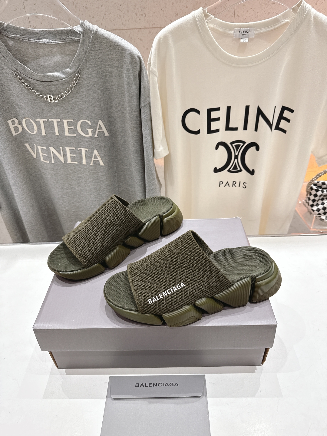 高版本出厂   男码+10
  Balenciaga/巴黎世家25ss最新爆款夏季厚底沙滩针织拖鞋～情侣