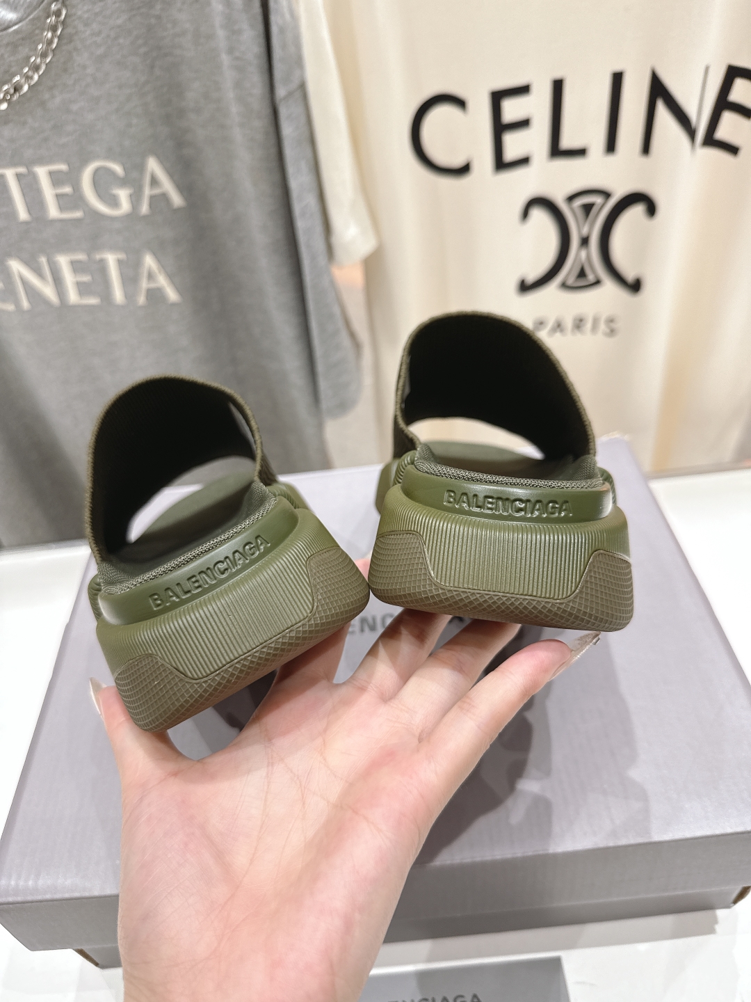 高版本出厂   男码+10
  Balenciaga/巴黎世家25ss最新爆款夏季厚底沙滩针织拖鞋～情侣