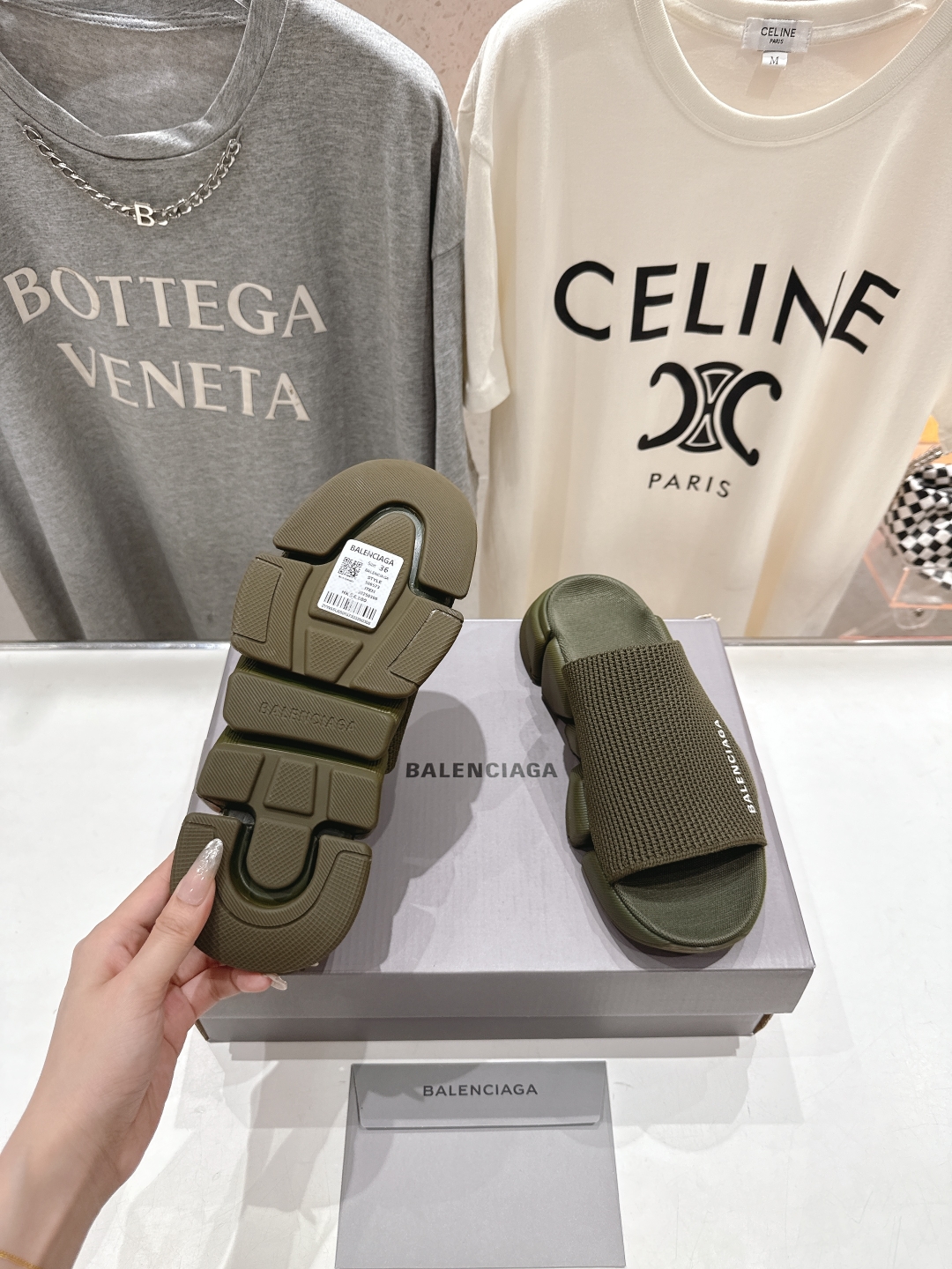高版本出厂   男码+10
  Balenciaga/巴黎世家25ss最新爆款夏季厚底沙滩针织拖鞋～情侣