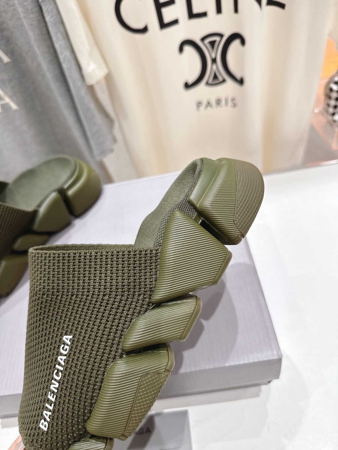高版本出厂   男码+10
  Balenciaga/巴黎世家25ss最新爆款夏季厚底沙滩针织拖鞋～情侣
