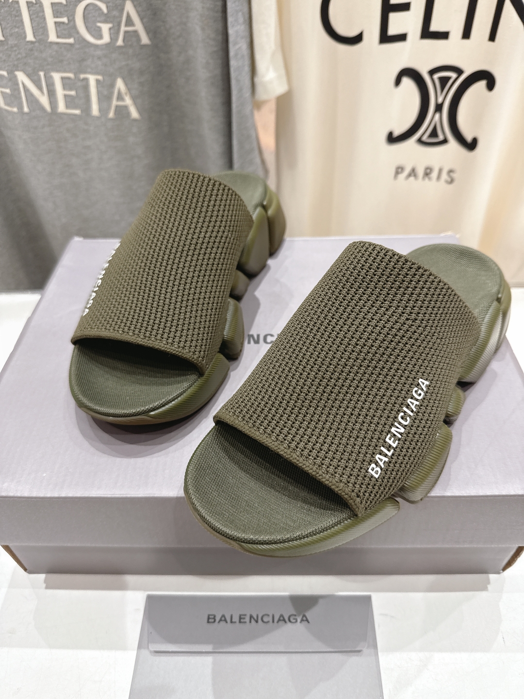 高版本出厂   男码+10
  Balenciaga/巴黎世家25ss最新爆款夏季厚底沙滩针织拖鞋～情侣