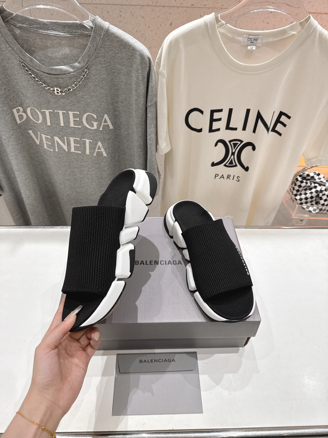 高版本出厂   男码+10
  Balenciaga/巴黎世家25ss最新爆款夏季厚底沙滩针织拖鞋～情侣