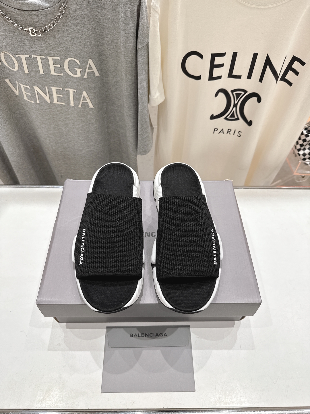 高版本出厂   男码+10
  Balenciaga/巴黎世家25ss最新爆款夏季厚底沙滩针织拖鞋～情侣