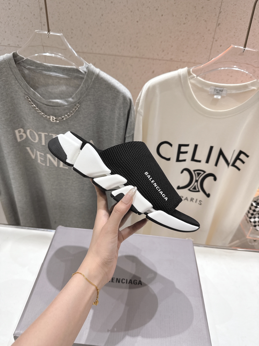 高版本出厂   男码+10
  Balenciaga/巴黎世家25ss最新爆款夏季厚底沙滩针织拖鞋～情侣