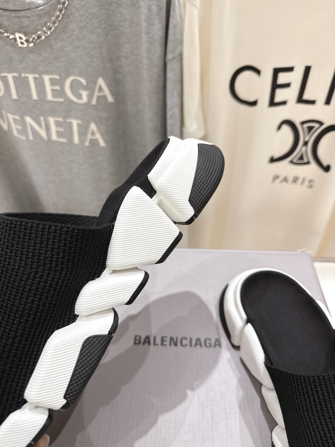 高版本出厂   男码+10
  Balenciaga/巴黎世家25ss最新爆款夏季厚底沙滩针织拖鞋～情侣