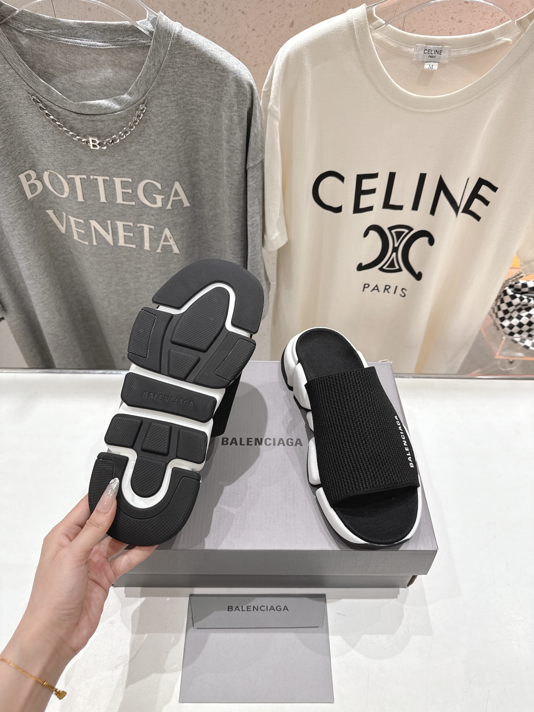 高版本出厂   男码+10
  Balenciaga/巴黎世家25ss最新爆款夏季厚底沙滩针织拖鞋～情侣