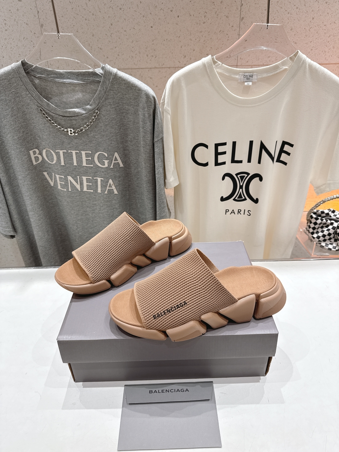 高版本出厂   男码+10
  Balenciaga/巴黎世家25ss最新爆款夏季厚底沙滩针织拖鞋～情侣
