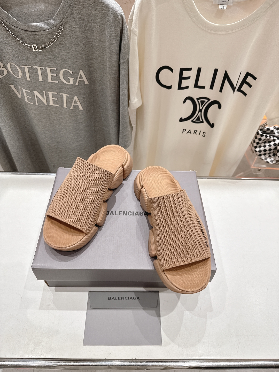 高版本出厂   男码+10
  Balenciaga/巴黎世家25ss最新爆款夏季厚底沙滩针织拖鞋～情侣