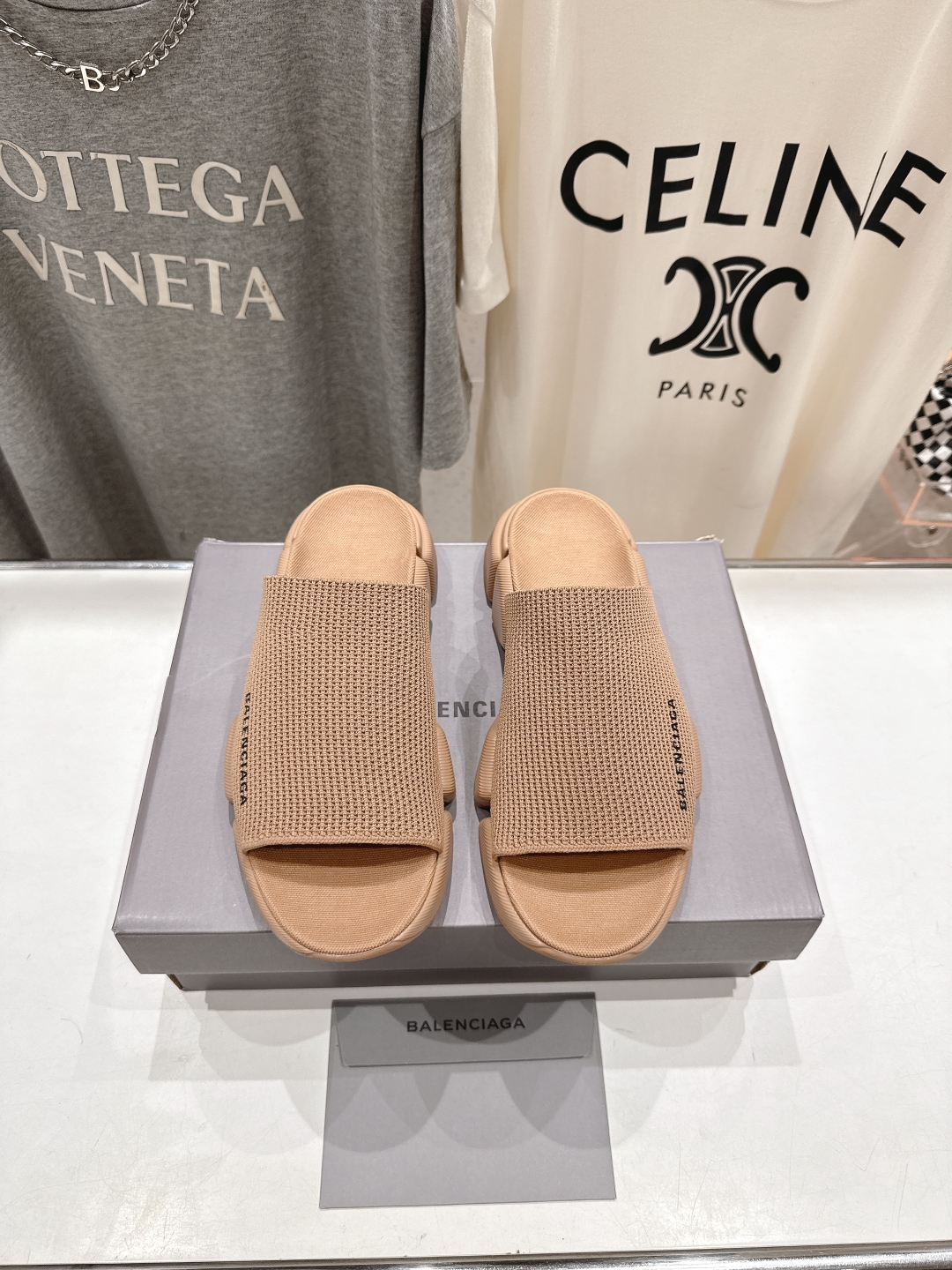 高版本出厂   男码+10
  Balenciaga/巴黎世家25ss最新爆款夏季厚底沙滩针织拖鞋～情侣