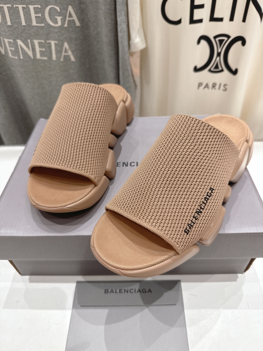 高版本出厂   男码+10
  Balenciaga/巴黎世家25ss最新爆款夏季厚底沙滩针织拖鞋～情侣