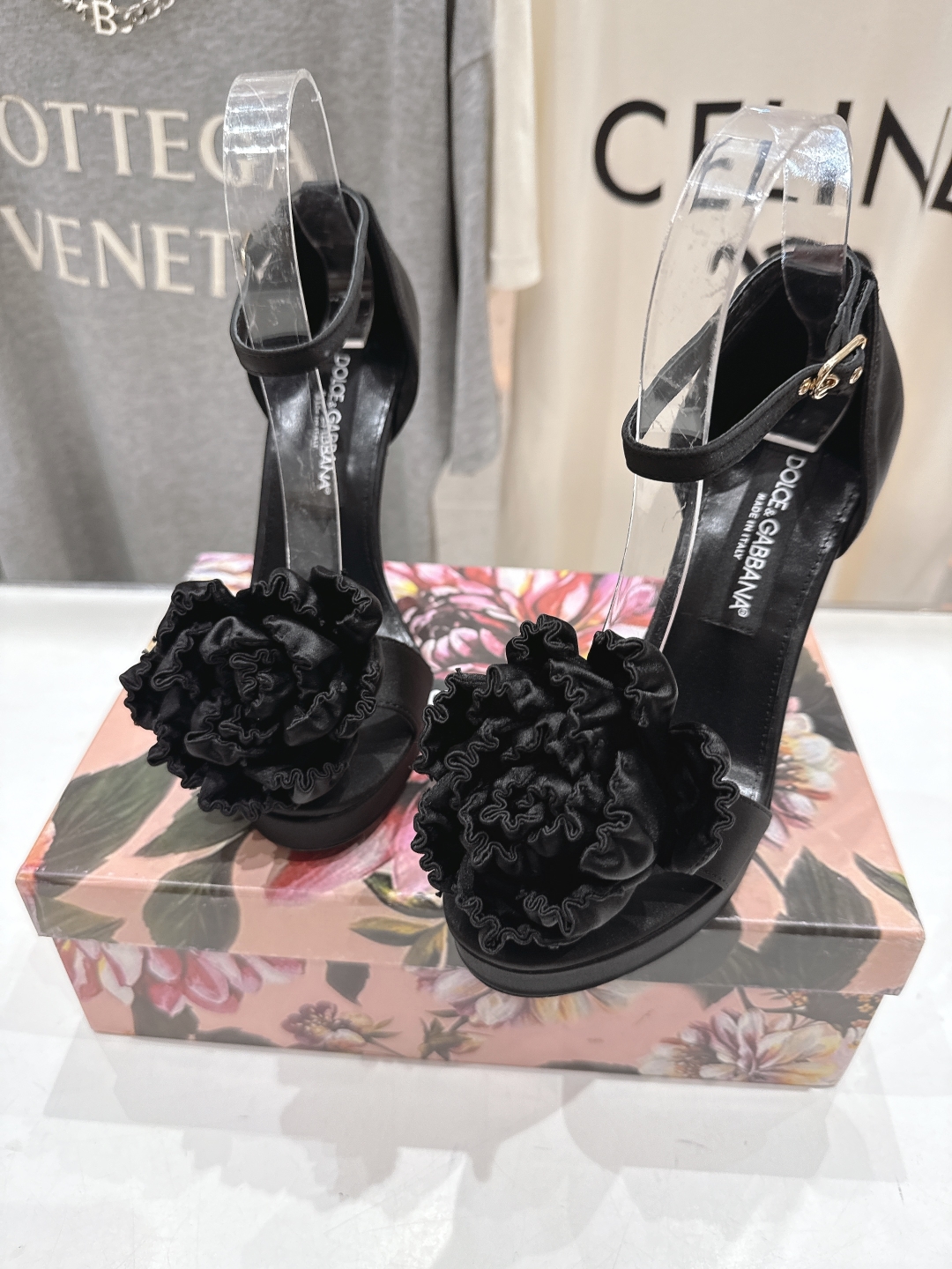 高版本出厂
 𝐃&️𝐆 2025ss夏季新品烫钻高跟凉鞋🆕
DOLCE & GABBANA...DG杜嘉