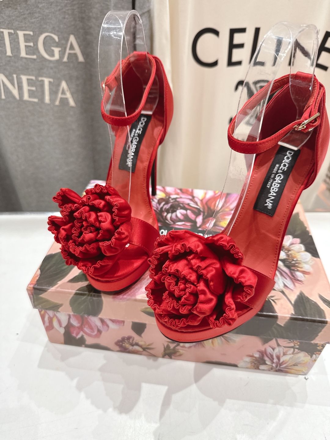高版本出厂
 𝐃&️𝐆 2025ss夏季新品烫钻高跟凉鞋🆕
DOLCE & GABBANA...DG杜嘉