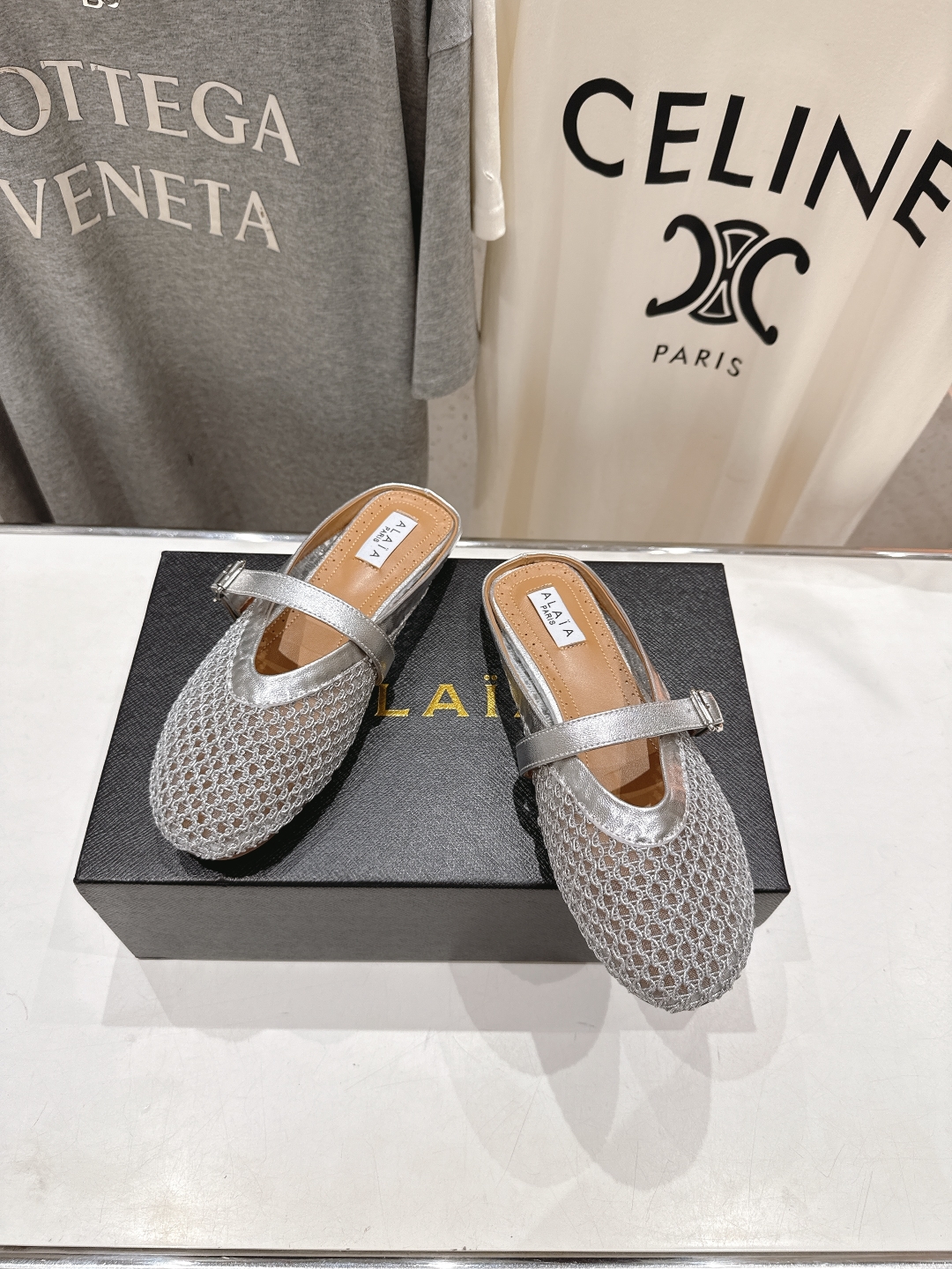 高版本出厂 
 独家新品 Alaia 阿莱亚25ss/ 走秀款平底半拖网面鞋 最近超火的一款平底鞋

章