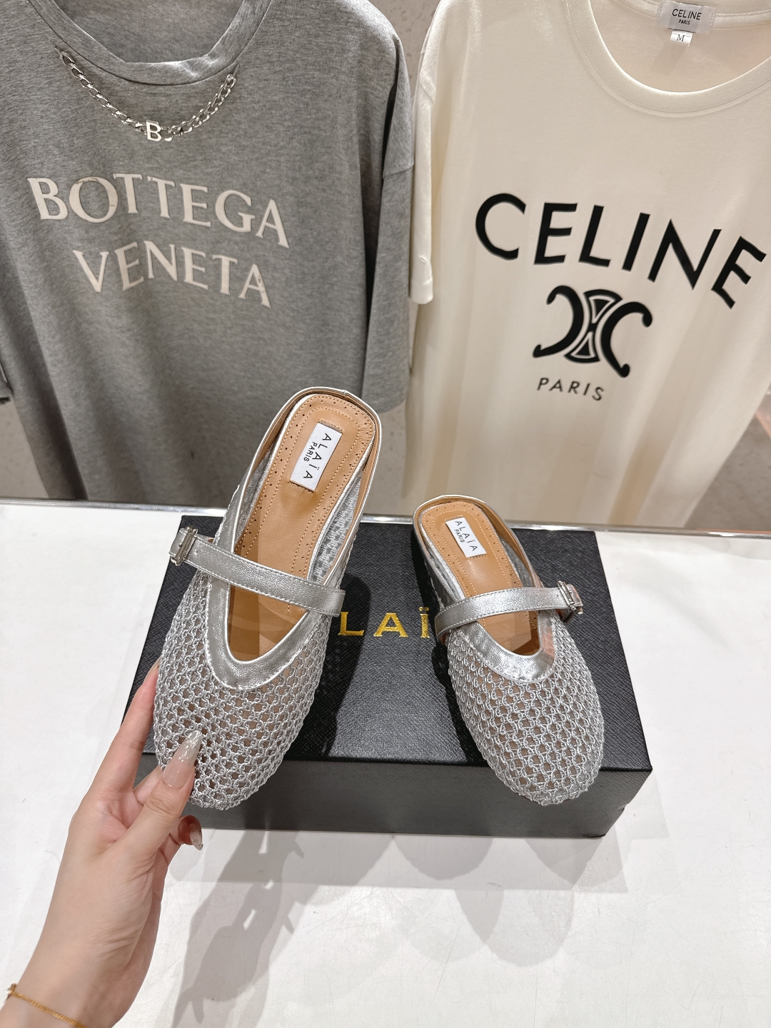 高版本出厂 
 独家新品 Alaia 阿莱亚25ss/ 走秀款平底半拖网面鞋 最近超火的一款平底鞋

章