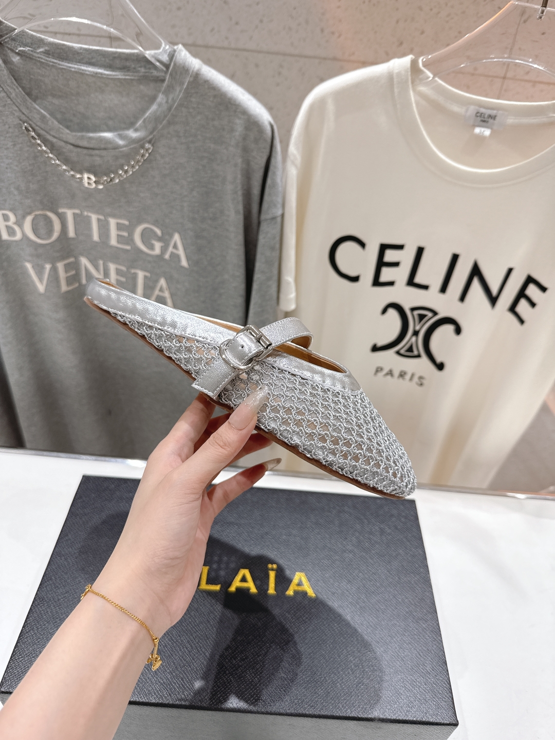 高版本出厂 
 独家新品 Alaia 阿莱亚25ss/ 走秀款平底半拖网面鞋 最近超火的一款平底鞋

章