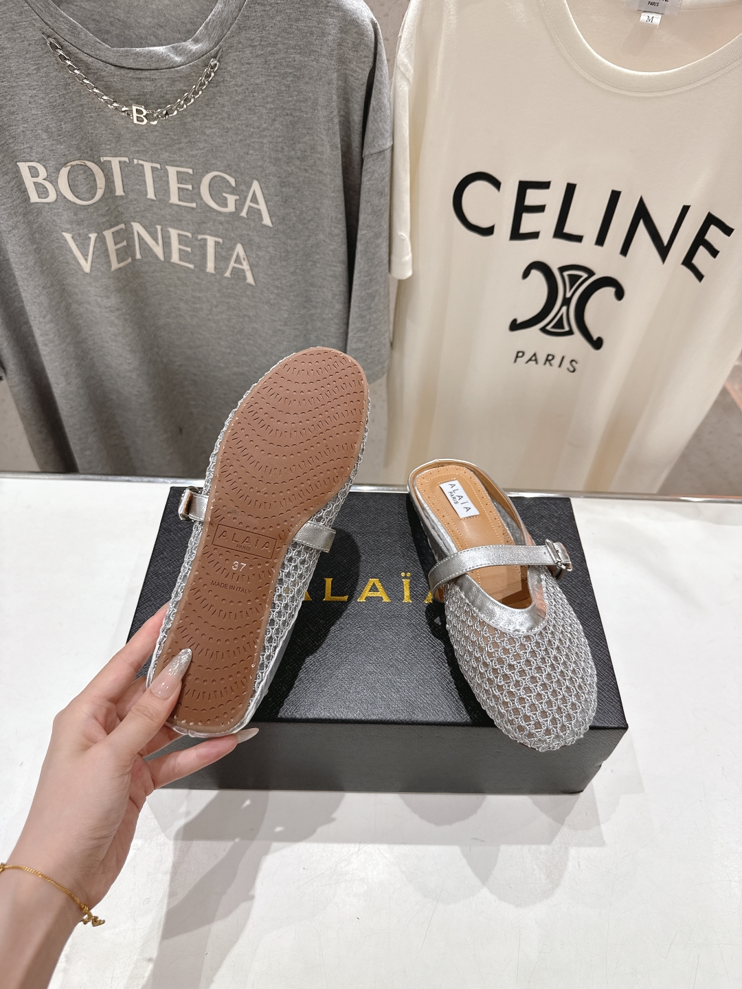 高版本出厂 
 独家新品 Alaia 阿莱亚25ss/ 走秀款平底半拖网面鞋 最近超火的一款平底鞋

章