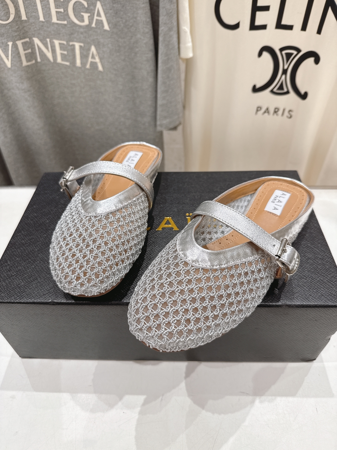 高版本出厂 
 独家新品 Alaia 阿莱亚25ss/ 走秀款平底半拖网面鞋 最近超火的一款平底鞋

章