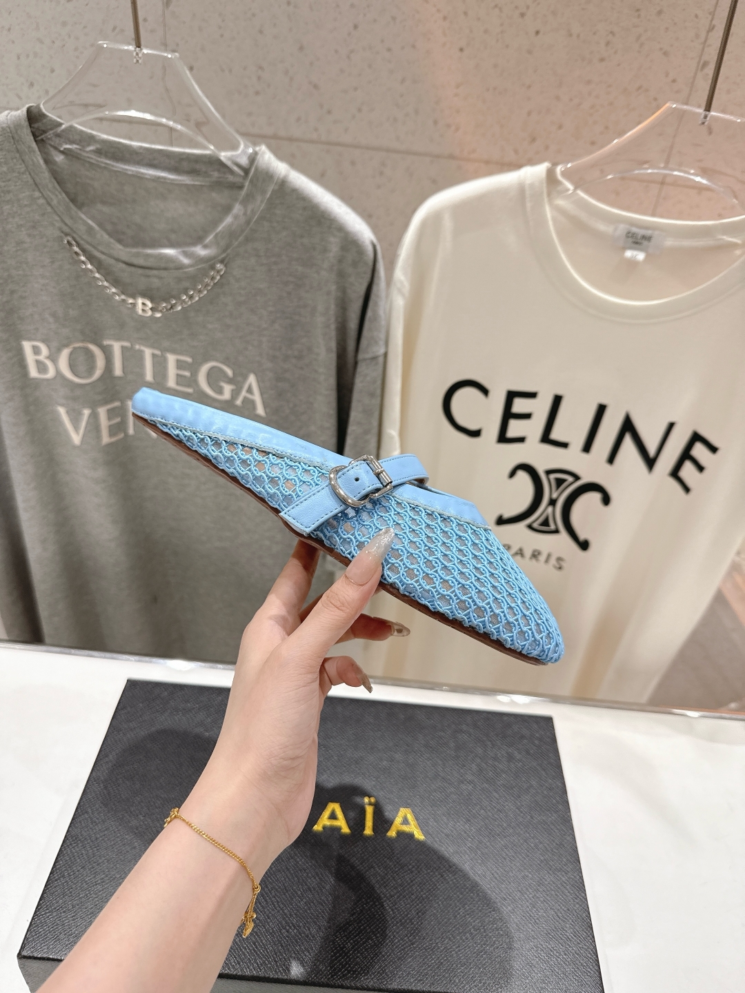 高版本出厂 
 独家新品 Alaia 阿莱亚25ss/ 走秀款平底半拖网面鞋 最近超火的一款平底鞋

章