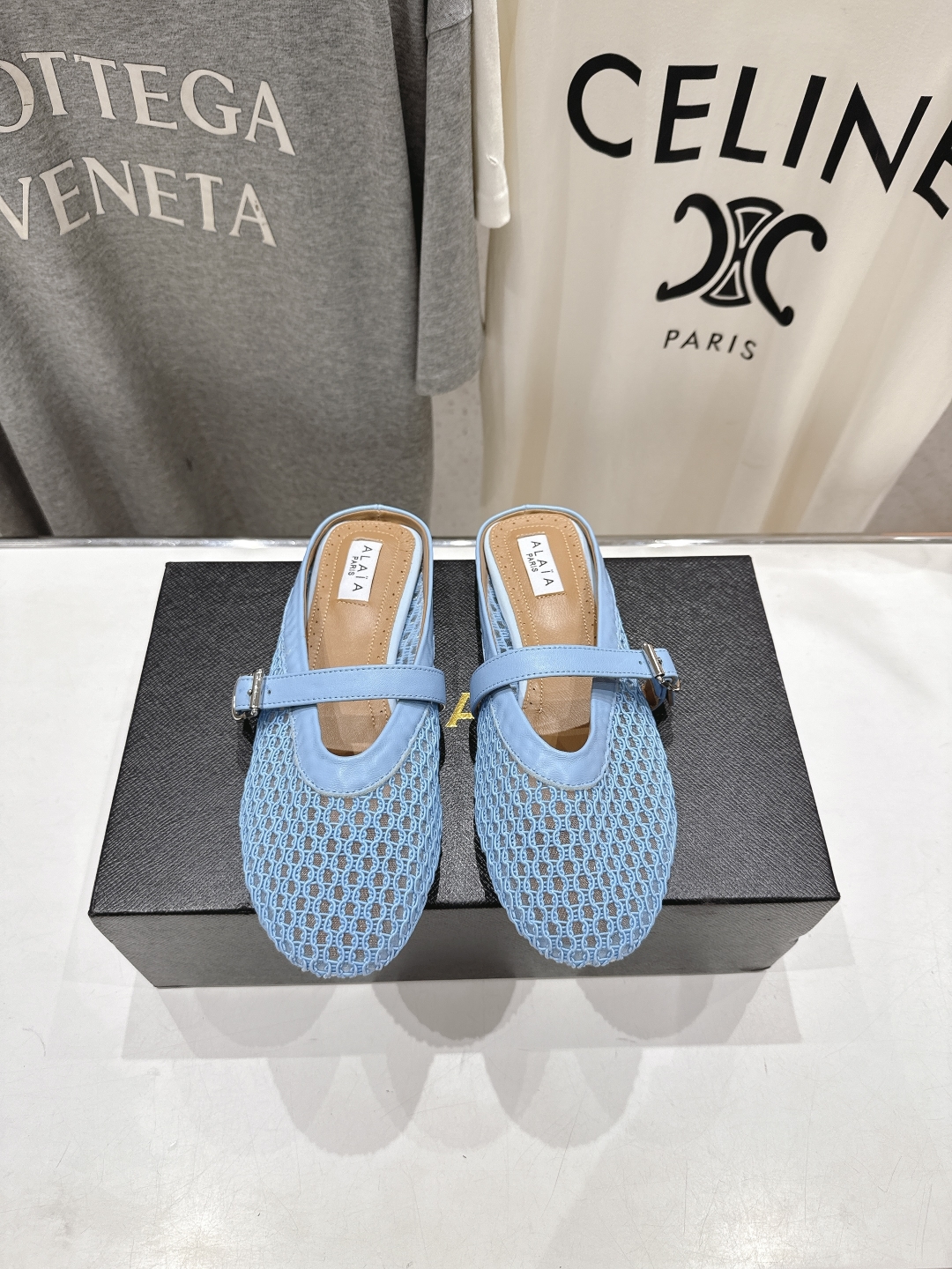 高版本出厂 
 独家新品 Alaia 阿莱亚25ss/ 走秀款平底半拖网面鞋 最近超火的一款平底鞋

章