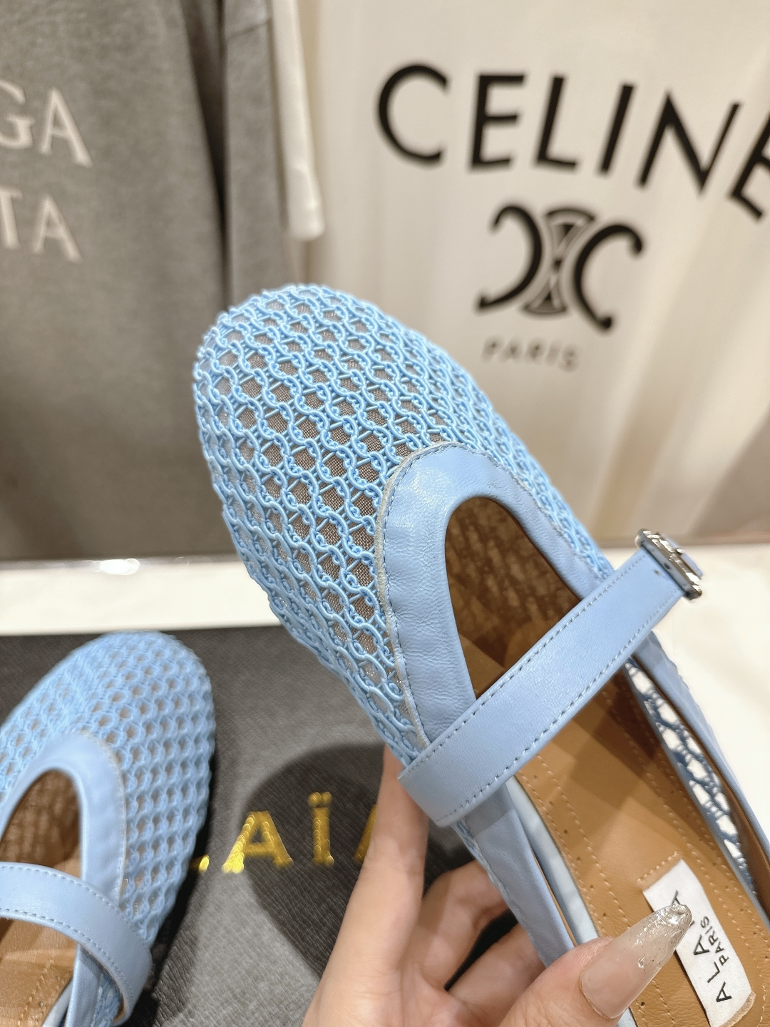 高版本出厂 
 独家新品 Alaia 阿莱亚25ss/ 走秀款平底半拖网面鞋 最近超火的一款平底鞋

章