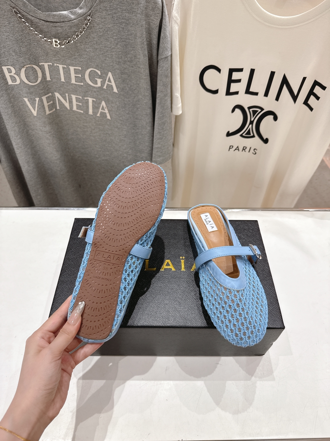 高版本出厂 
 独家新品 Alaia 阿莱亚25ss/ 走秀款平底半拖网面鞋 最近超火的一款平底鞋

章