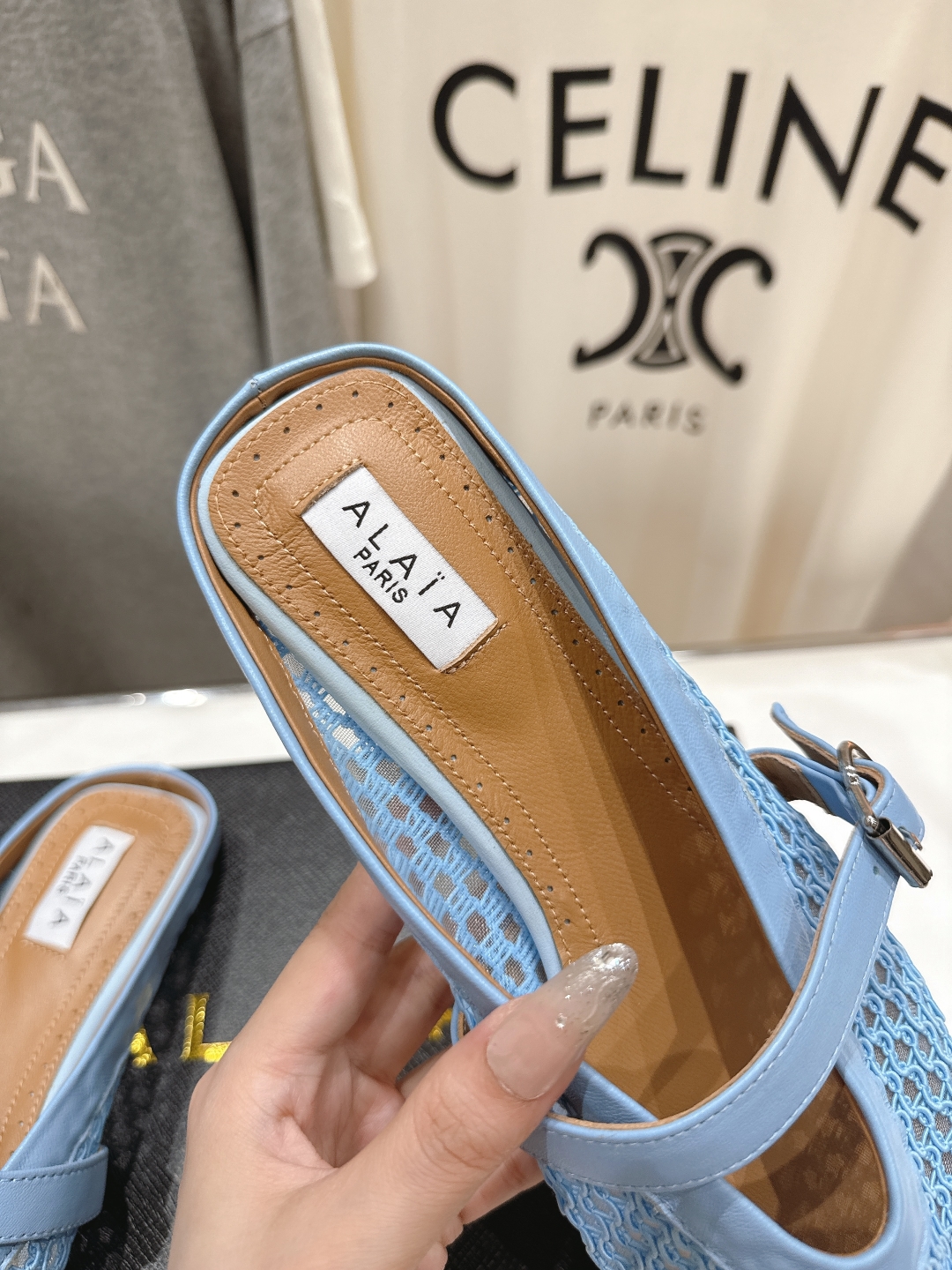 高版本出厂 
 独家新品 Alaia 阿莱亚25ss/ 走秀款平底半拖网面鞋 最近超火的一款平底鞋

章