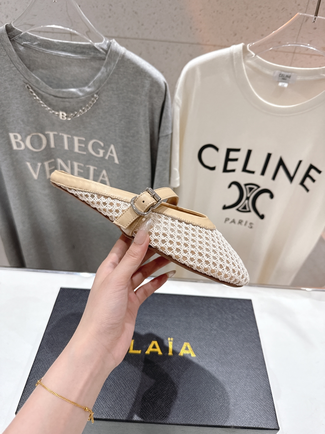 高版本出厂 
 独家新品 Alaia 阿莱亚25ss/ 走秀款平底半拖网面鞋 最近超火的一款平底鞋

章