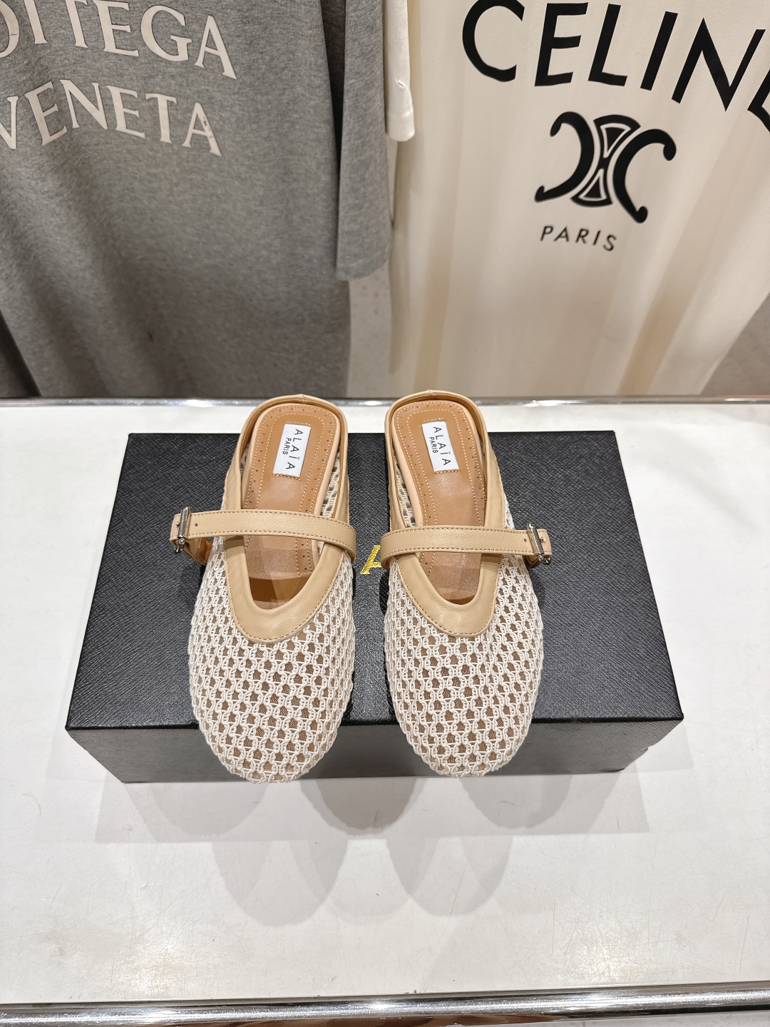 高版本出厂 
 独家新品 Alaia 阿莱亚25ss/ 走秀款平底半拖网面鞋 最近超火的一款平底鞋

章