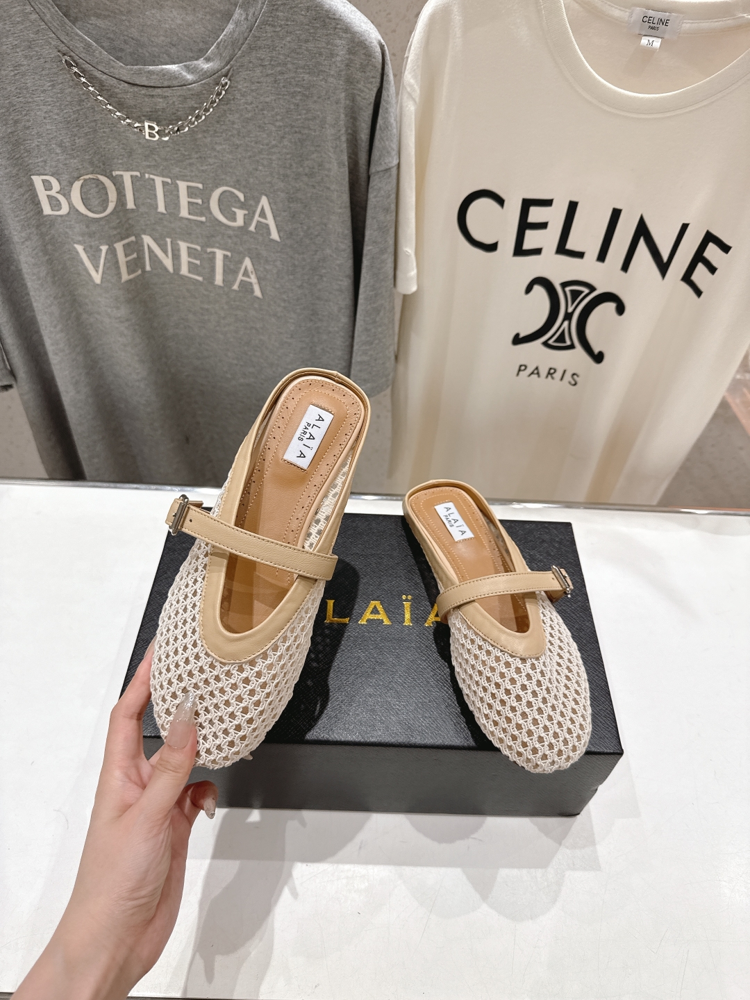 高版本出厂 
 独家新品 Alaia 阿莱亚25ss/ 走秀款平底半拖网面鞋 最近超火的一款平底鞋

章
