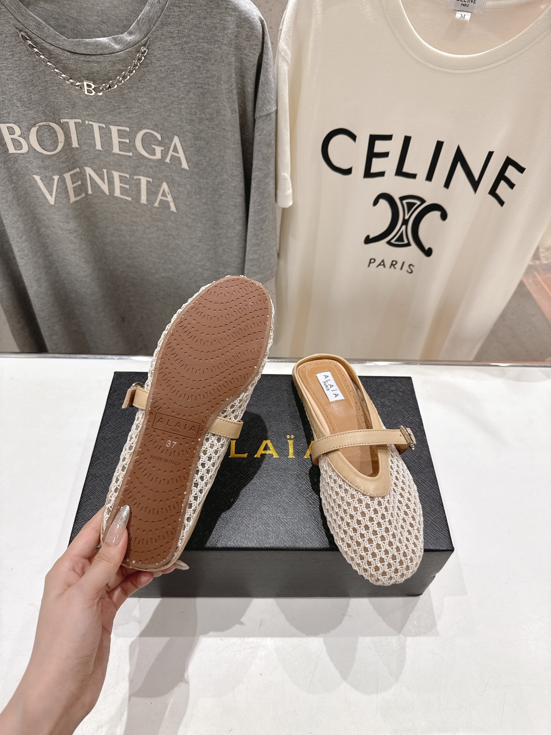高版本出厂 
 独家新品 Alaia 阿莱亚25ss/ 走秀款平底半拖网面鞋 最近超火的一款平底鞋

章