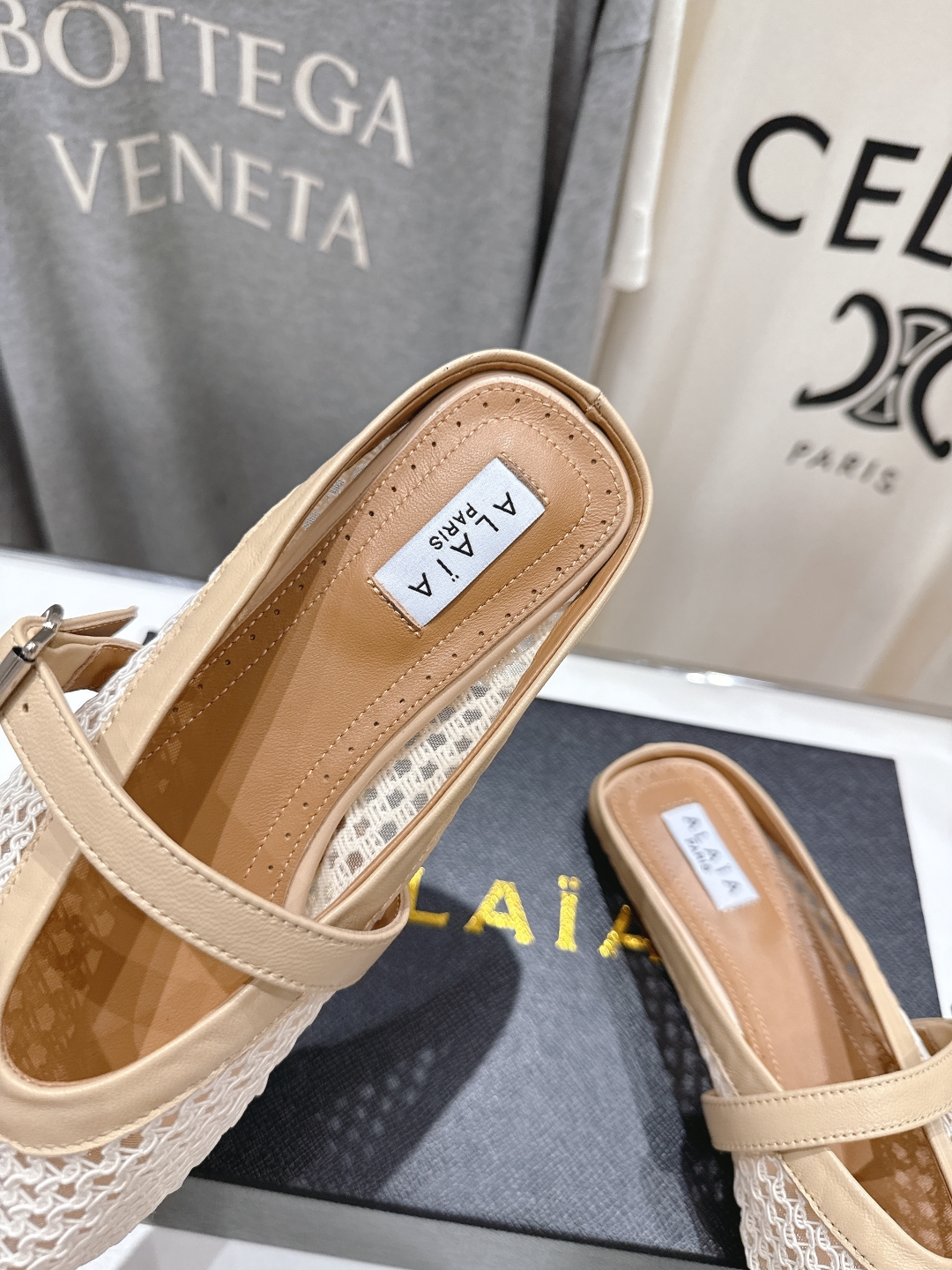 高版本出厂 
 独家新品 Alaia 阿莱亚25ss/ 走秀款平底半拖网面鞋 最近超火的一款平底鞋

章