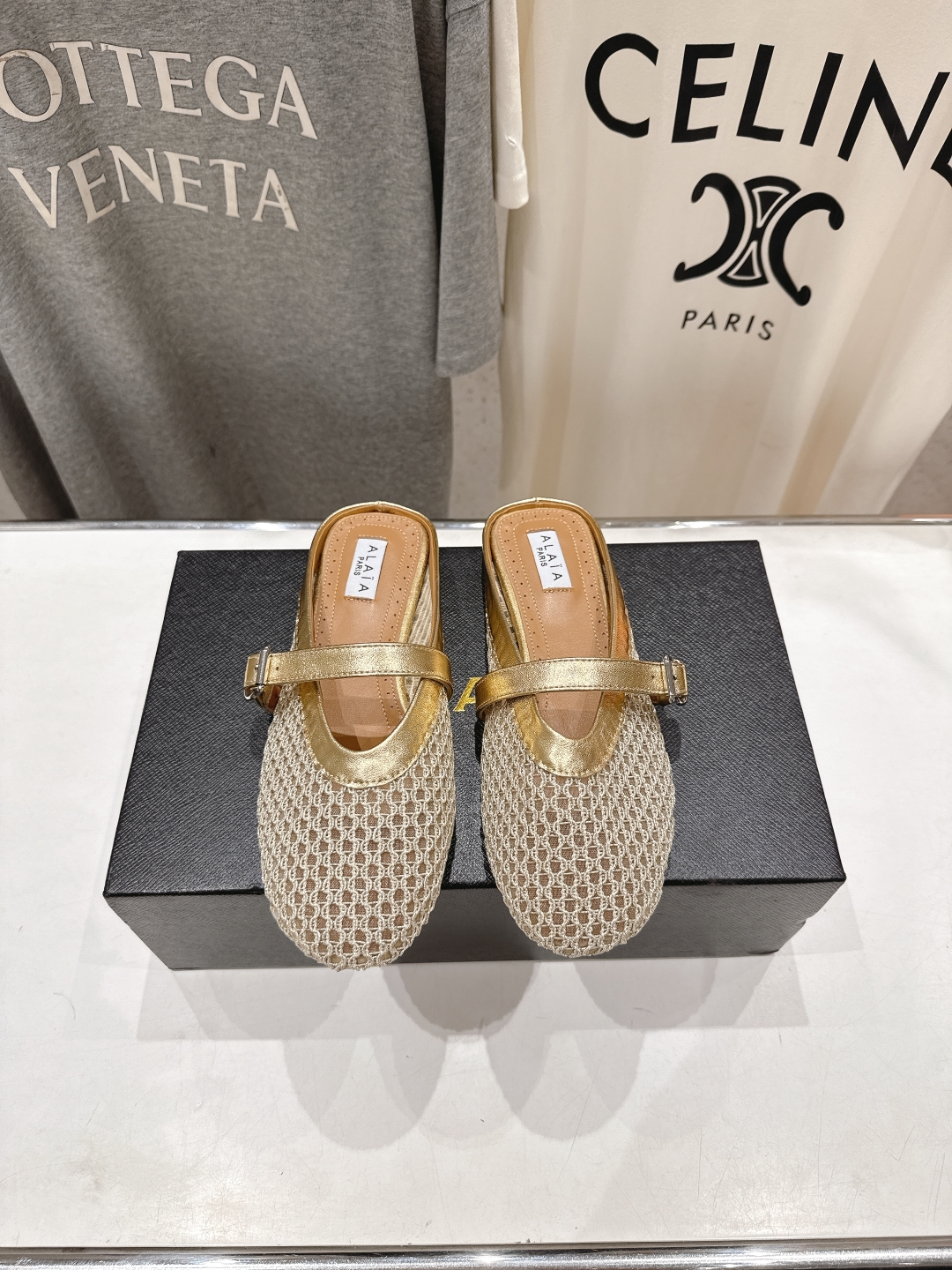 高版本出厂 
 独家新品 Alaia 阿莱亚25ss/ 走秀款平底半拖网面鞋 最近超火的一款平底鞋

章