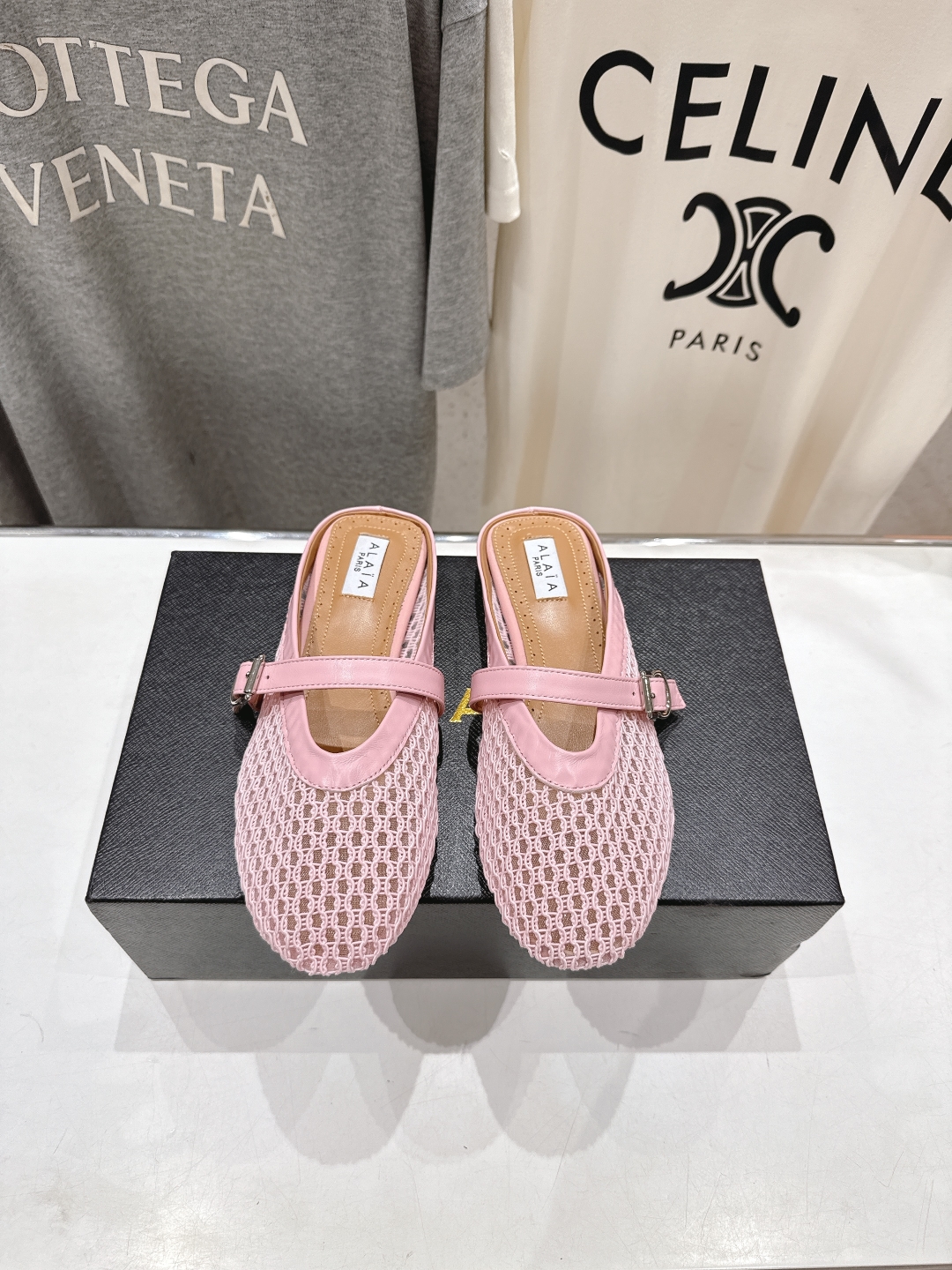 高版本出厂 
 独家新品 Alaia 阿莱亚25ss/ 走秀款平底半拖网面鞋 最近超火的一款平底鞋

章