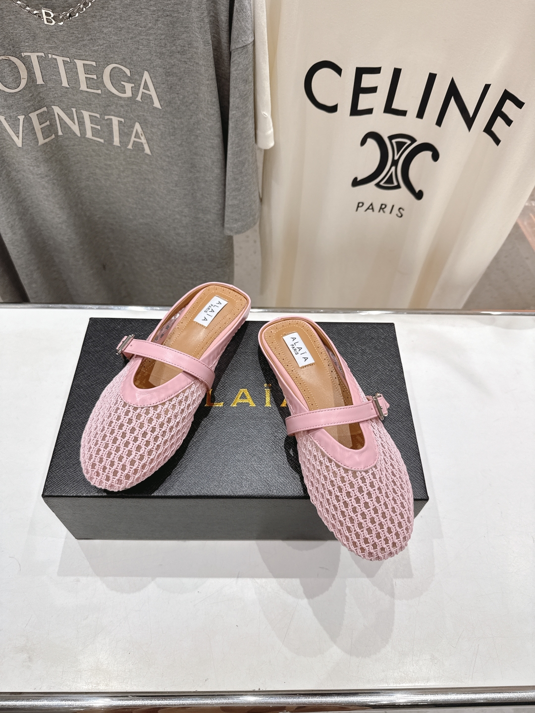 高版本出厂 
 独家新品 Alaia 阿莱亚25ss/ 走秀款平底半拖网面鞋 最近超火的一款平底鞋

章