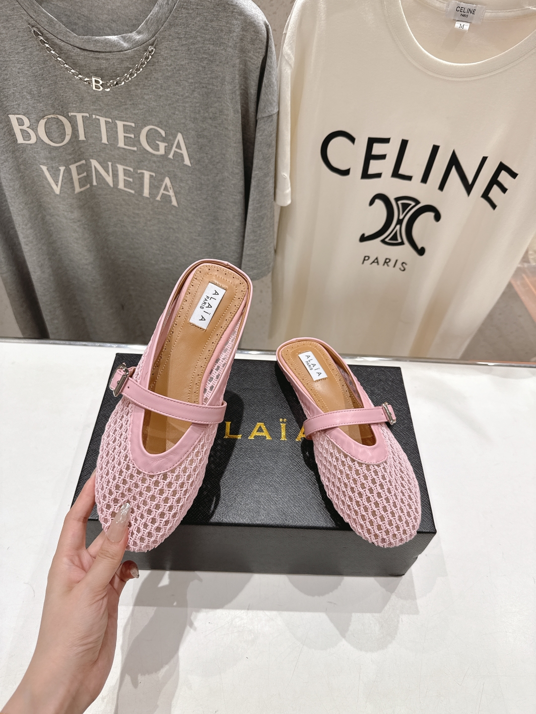 高版本出厂 
 独家新品 Alaia 阿莱亚25ss/ 走秀款平底半拖网面鞋 最近超火的一款平底鞋

章