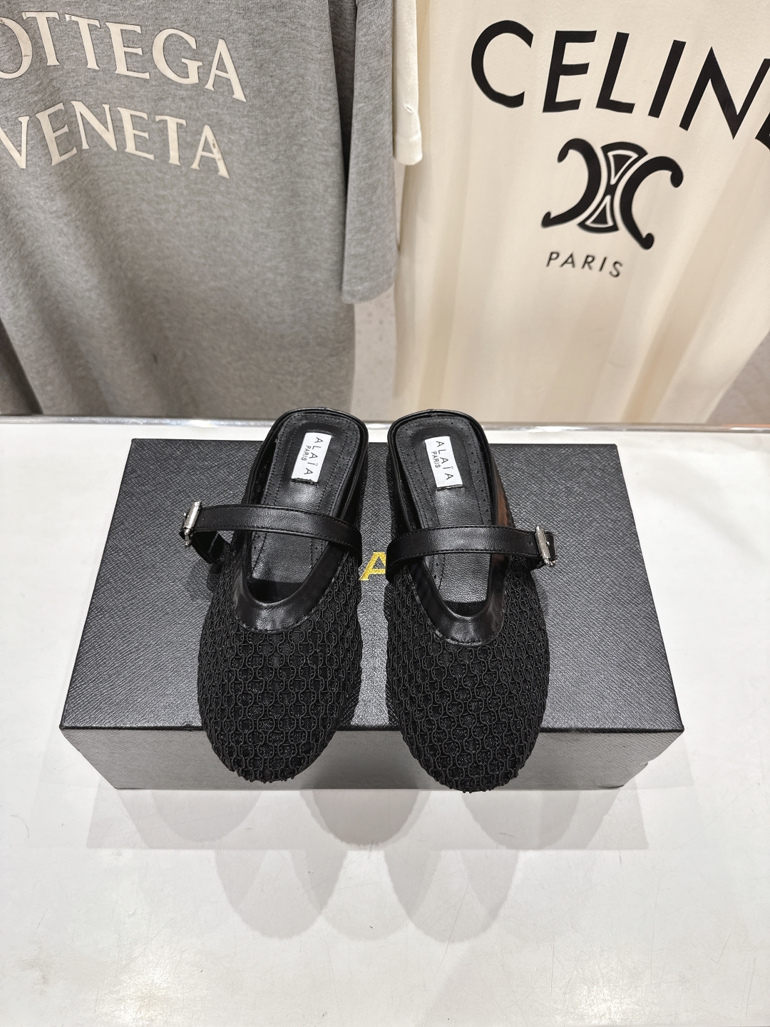 高版本出厂 
 独家新品 Alaia 阿莱亚25ss/ 走秀款平底半拖网面鞋 最近超火的一款平底鞋

章