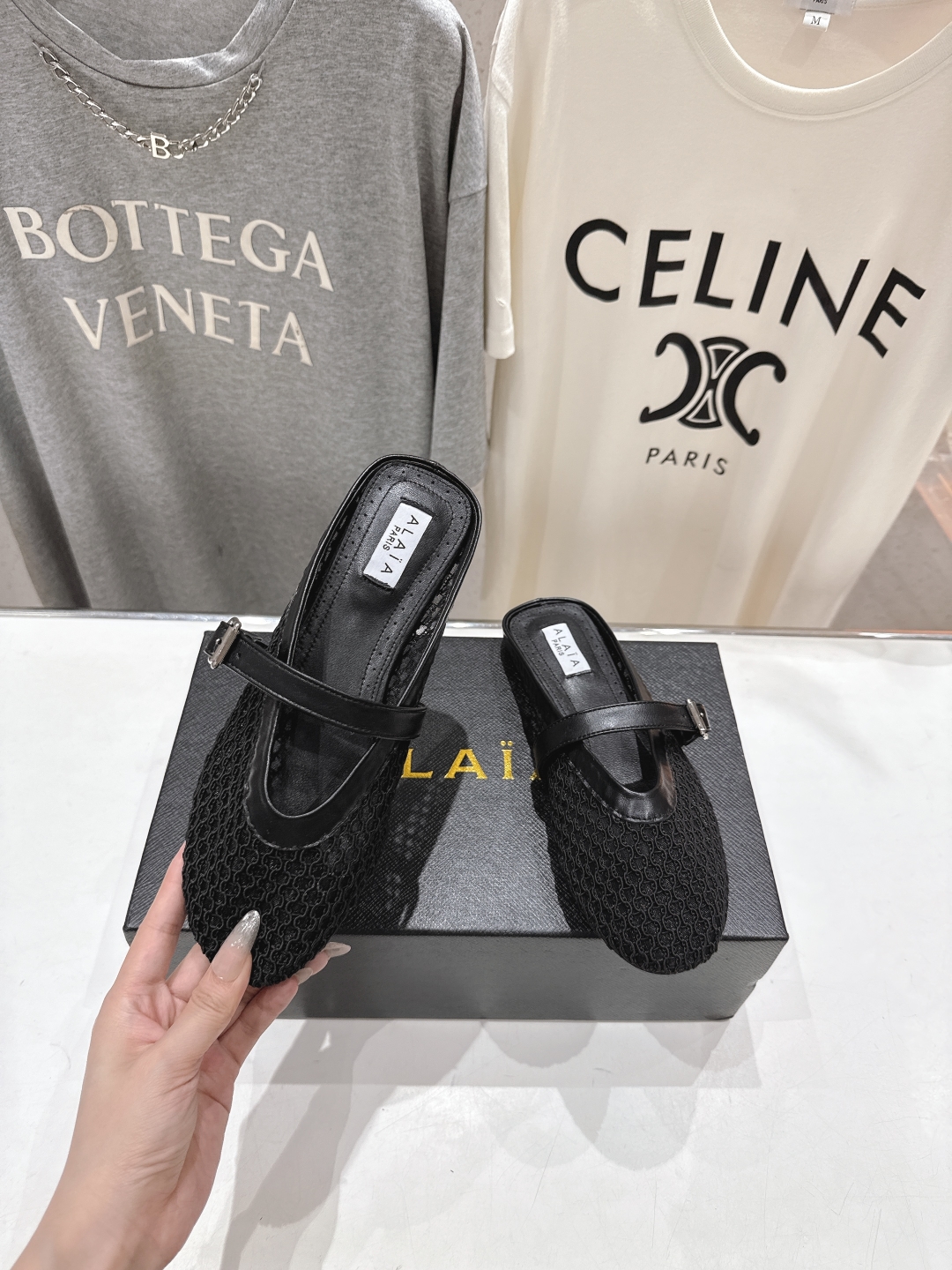 高版本出厂 
 独家新品 Alaia 阿莱亚25ss/ 走秀款平底半拖网面鞋 最近超火的一款平底鞋

章